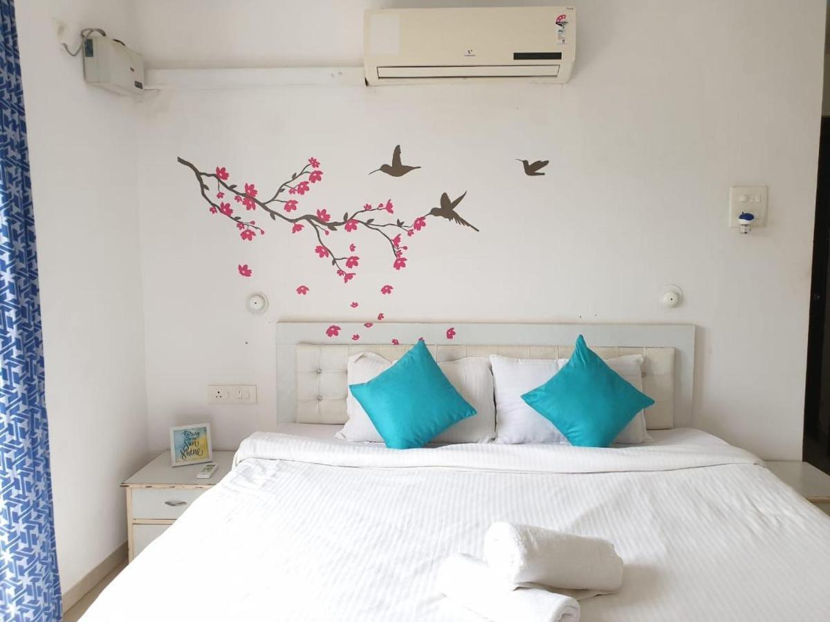 Ronnie'S Studio Apartment อาร์โปรา ภายนอก รูปภาพ