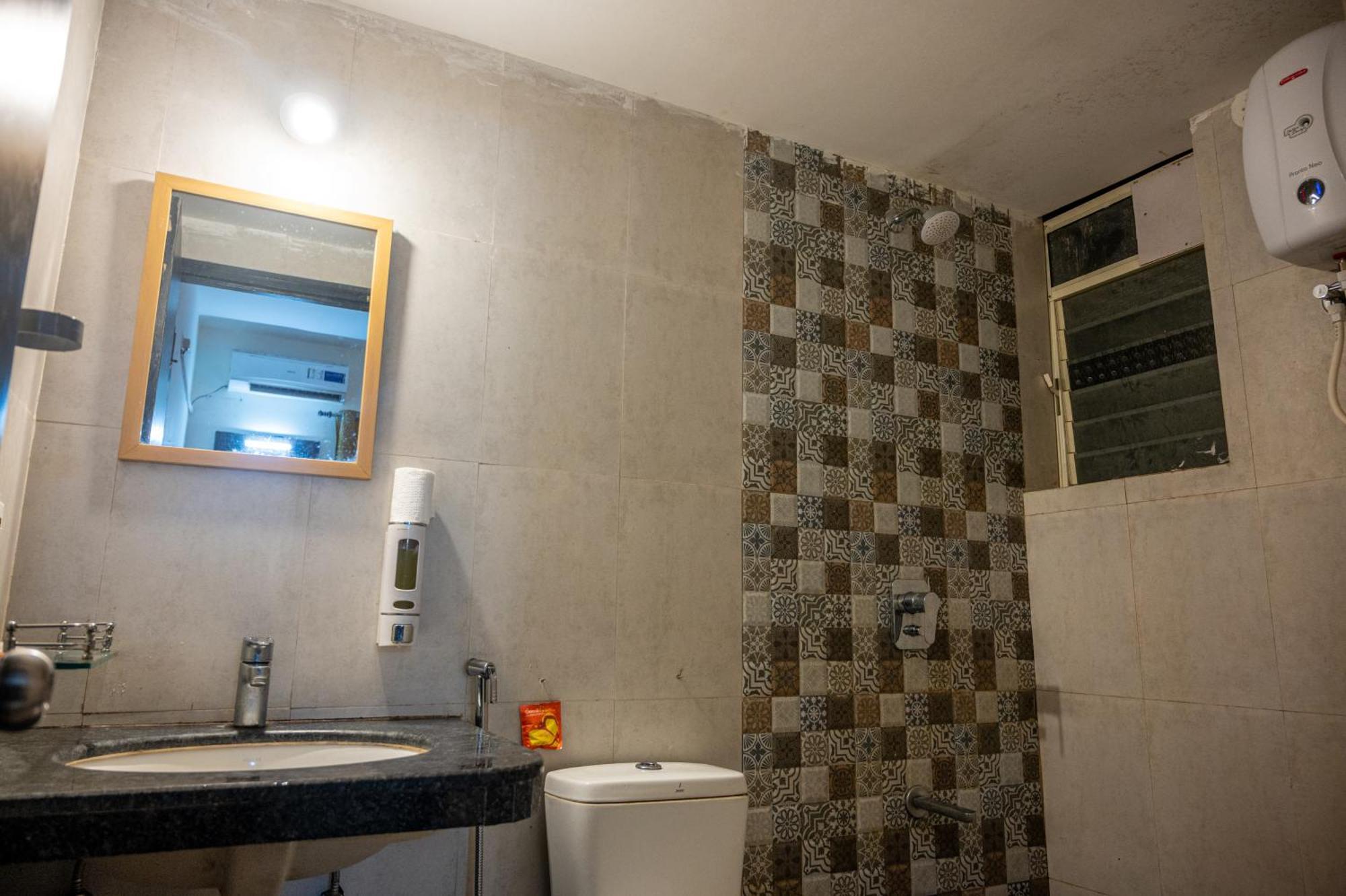 Ronnie'S Studio Apartment อาร์โปรา ภายนอก รูปภาพ