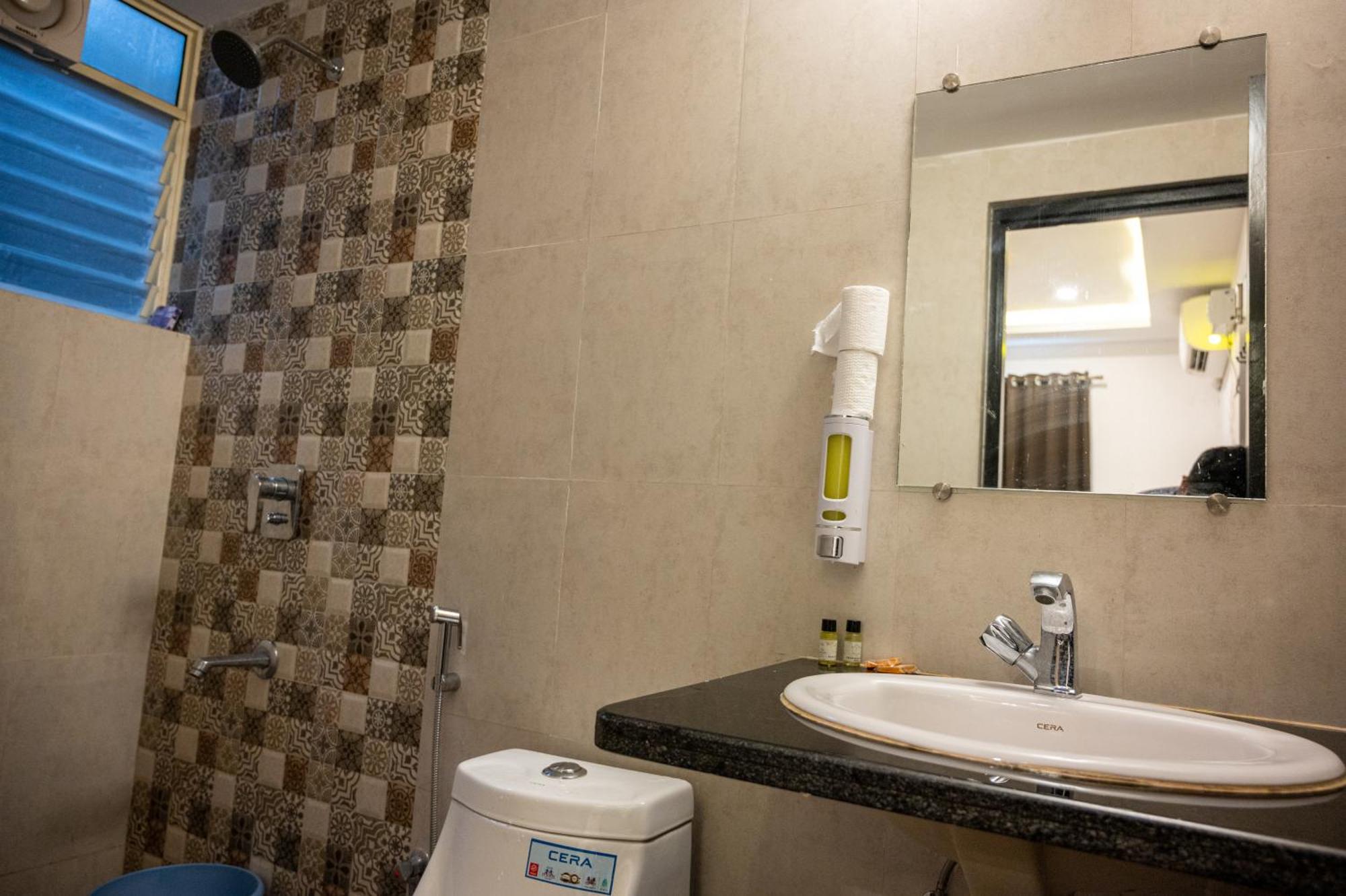 Ronnie'S Studio Apartment อาร์โปรา ภายนอก รูปภาพ