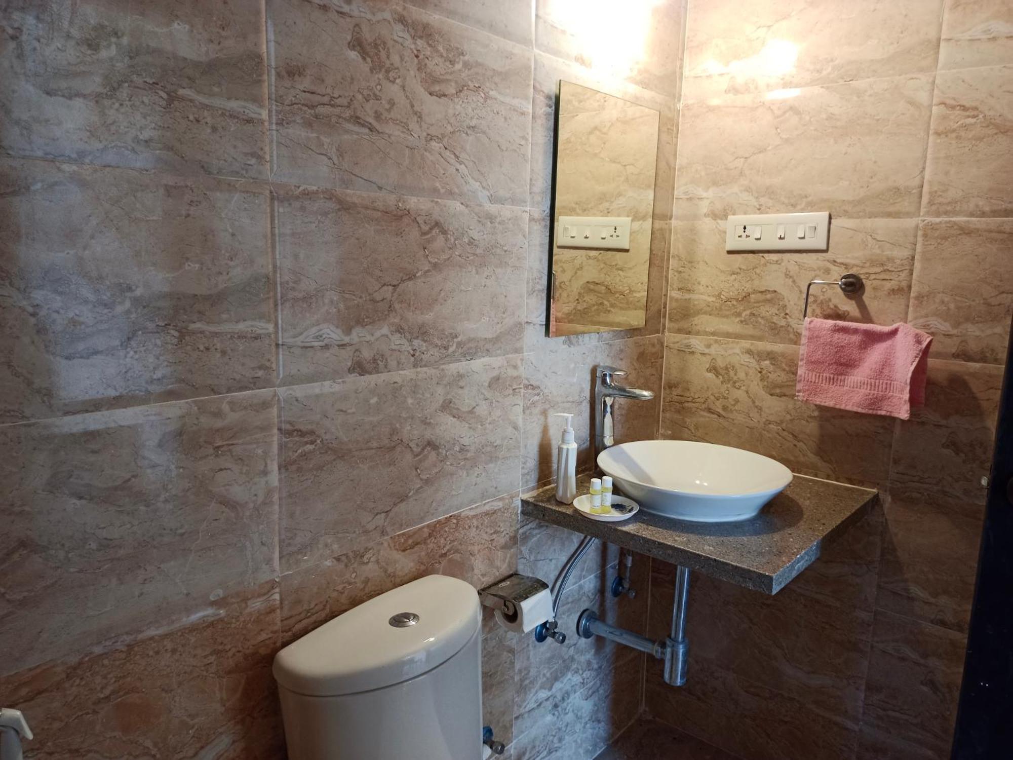 Ronnie'S Studio Apartment อาร์โปรา ภายนอก รูปภาพ